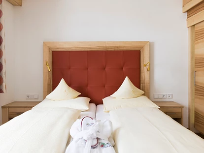 Hotels an der Piste - Mellau - Doppelzimmer
Unsere wunderschönen Doppelzimmer mit Aussicht auf die prachtvolle Berglandschaft von Lech. Schön geräumig und wunderbar für zwei Erwachsene.
 - Hotel Anemone