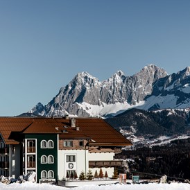 Skihotel: Hotel Waldfrieden direkt an der Skipiste mit herrlichem Ausblick zum Dachstein - Hotel Waldfrieden