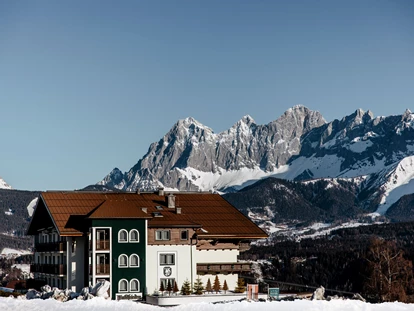 Hotels an der Piste - Skiverleih - Hotel Waldfrieden direkt an der Skipiste mit herrlichem Ausblick zum Dachstein - Hotel Waldfrieden