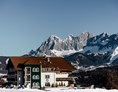 Skihotel: Hotel Waldfrieden direkt an der Skipiste mit herrlichem Ausblick zum Dachstein - Hotel Waldfrieden