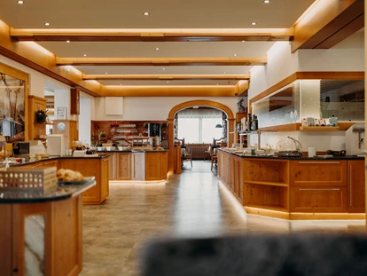 Hotels an der Piste - Skiverleih - Buffetbereich im Hotelrestaurant - Hotel Waldfrieden
