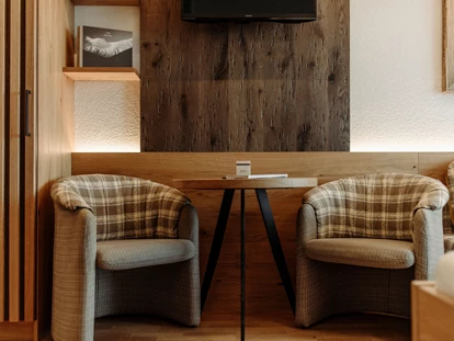 Hotels an der Piste - Skiverleih - Bergblickzimmer Sitzecke - Hotel Waldfrieden
