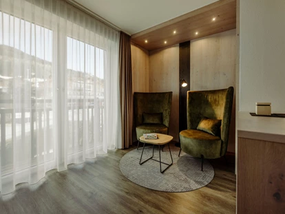 Hotels an der Piste - Skiverleih - Hochwurzenzimmer Sitzecke - Hotel Waldfrieden
