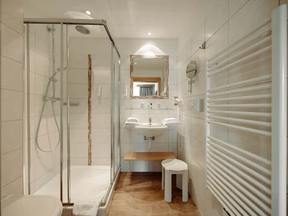 Hotels an der Piste - Skiverleih - Badezimmer Variante - Hotel Waldfrieden
