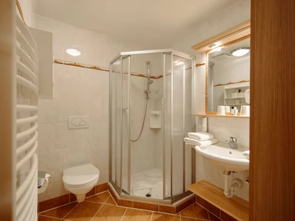 Hotels an der Piste - Skiverleih - Badezimmer Variante - Hotel Waldfrieden