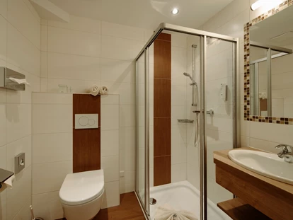 Hotels an der Piste - Skiverleih - Badezimmer Variante - Hotel Waldfrieden