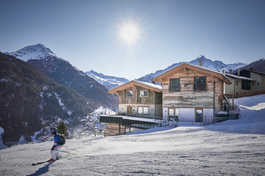 Skihotel: Außenansicht mit Skipiste - The Peak Sölden