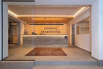 Skihotel: Rezeption - Harmls Aparthotel