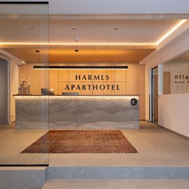 Skihotel: Rezeption - Harmls Aparthotel