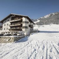 Skihotel: Winteransicht SKI-IN & SKI-OUT - Hotel Garni Landhaus Strolz
