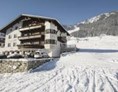 Skihotel: Winteransicht SKI-IN & SKI-OUT - Hotel Garni Landhaus Strolz
