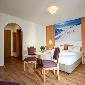 Skihotel: Doppelzimmer - Hotel Garni Landhaus Strolz