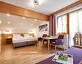 Skihotel: Dreibettzimmer - Hotel Garni Landhaus Strolz