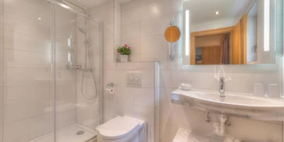 Hotels an der Piste - Sauna - Kappl (Kappl) - Badezimmer - Landhaus Strolz St. Anton am Arlberg - Hotel Garni Landhaus Strolz