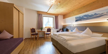 Hotels an der Piste - Sauna - Kappl (Kappl) - Dreibettzimmer - Landhaus Strolz St. Anton am Arlberg - Hotel Garni Landhaus Strolz