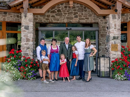 Hotels an der Piste - PLZ 6373 (Österreich) - Gastgeberfamilie Herbst - Good Life Resort die Riederalm ****S