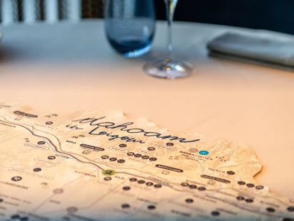 Hotels an der Piste - PLZ 6373 (Österreich) - Gourmetrestaurant mit Landkarte als Speisekarte - Good Life Resort die Riederalm ****S