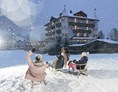 Skihotel: Schlittenfahren direkt am Hotel - 4* Hotel Bergzeit 