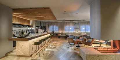 Hotels an der Piste - Mallnitz - neu gestalteter Bar- & Loungebereich im Hotel - 4* Hotel Bergzeit