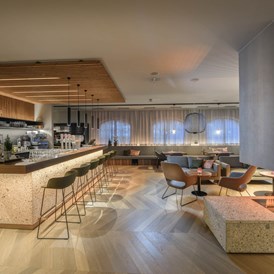 Skihotel: neu gestalteter Bar- & Loungebereich im Hotel - 4* Hotel Bergzeit 