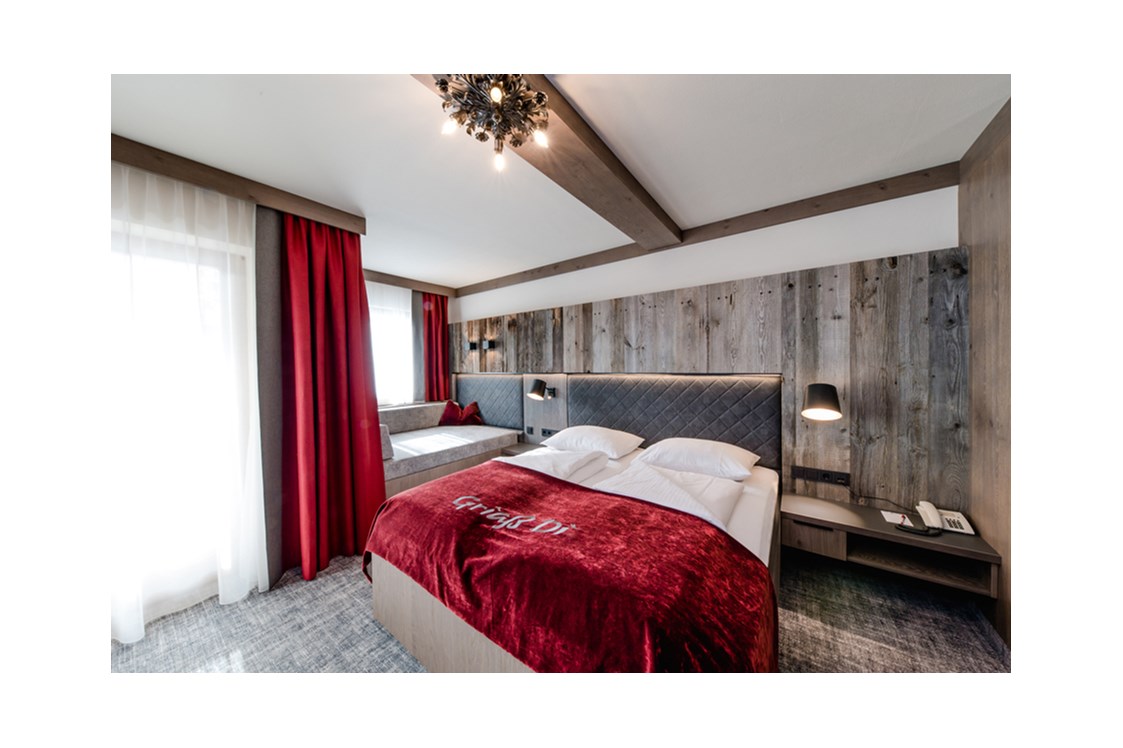 Skihotel: Doppelzimmer mit Kuschelecke - **** Hotel Alpenrose Zauchensee