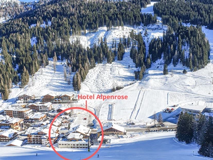 Hotels an der Piste - Skikurs direkt beim Hotel: für Kinder - Lage direkt an Piste und 4er-Sessellift - **** Hotel Alpenrose Zauchensee