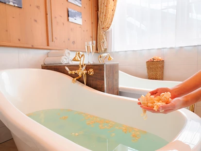 Hotels an der Piste - Skikurs direkt beim Hotel: für Kinder - wohltuende Bäder genießen - **** Hotel Alpenrose Zauchensee