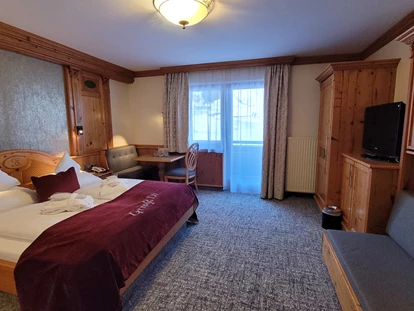 Hotels an der Piste - Skikurs direkt beim Hotel: für Kinder - Komfortzimmer für bis zu 4 Personen möglich - **** Hotel Alpenrose Zauchensee