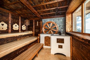 Skihotel: Mühlensauna mit Blick auf die Piste - Hotel Alpenrose Zauchensee - Wellness | Spa