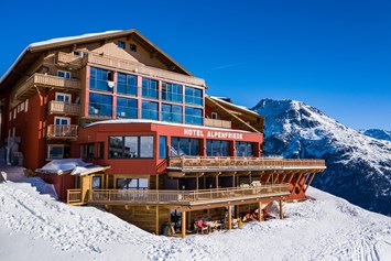 Skihotel: Aussenansicht Hotel - Hotel Alpenfriede