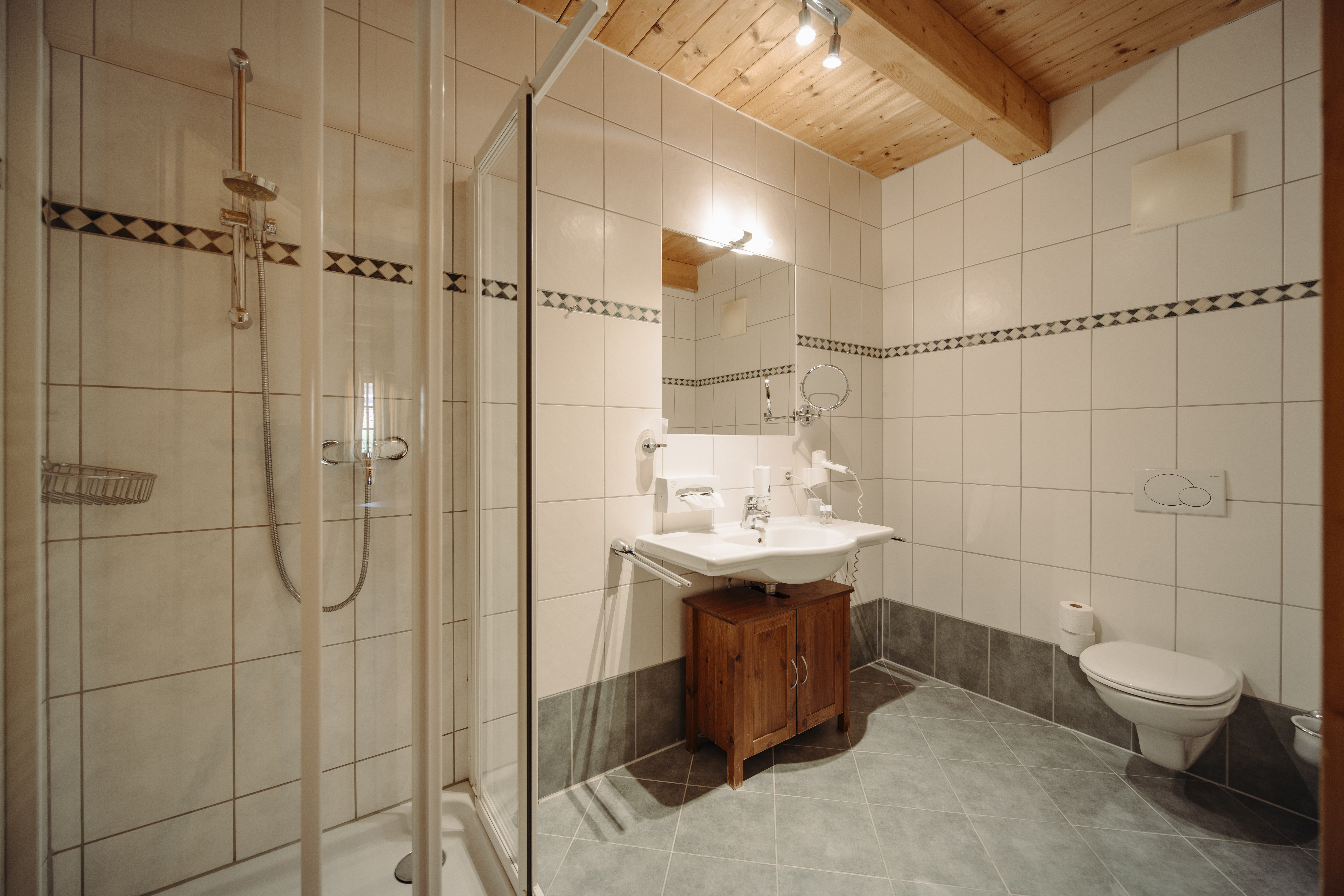 Skihotel: Almhotel Edelweiss | Almdorf Reiteralm - Wohnen | Schlafen