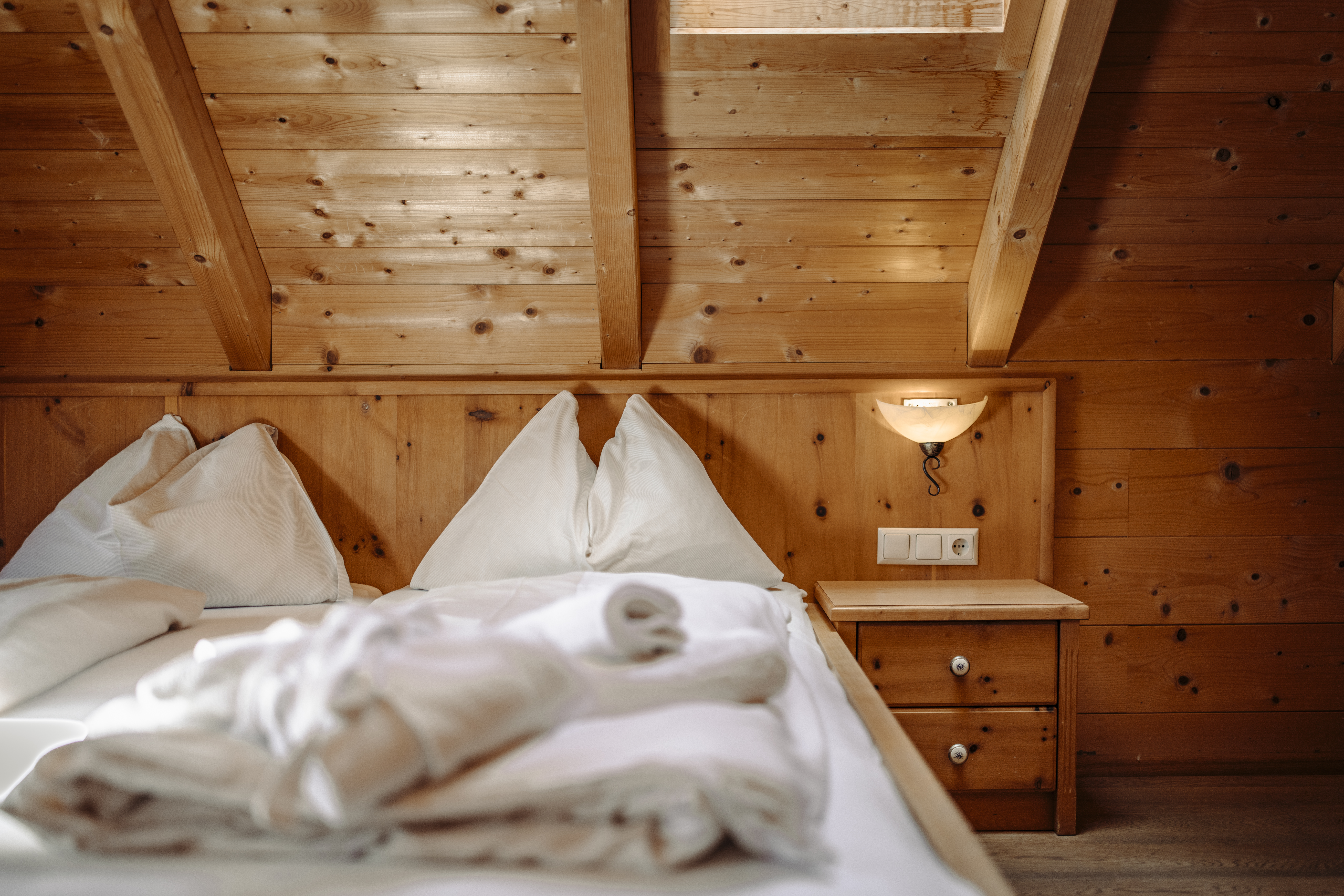 Skihotel: Almhotel Edelweiss | Almdorf Reiteralm - Wohnen | Schlafen
