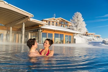 Skihotel: Ski & Spa – von der Piste direkt in den Pool - Mountain Resort Feuerberg