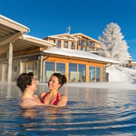 Skihotel: Ski & Spa – von der Piste direkt in den Pool - Mountain Resort Feuerberg