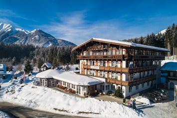 Skihotel: Das ****Hotel Hubertus - Außenansicht - Hotel Hubertus
