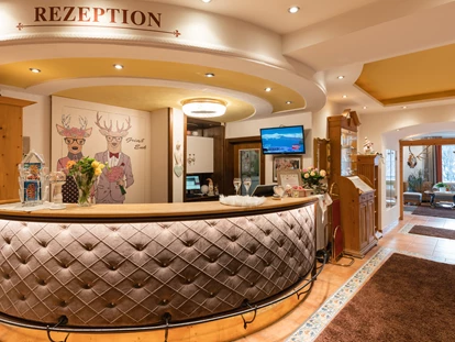 Hotels an der Piste - PLZ 6373 (Österreich) - Rezeptionsbereich im ****Hotel Hubertus - Hotel Hubertus