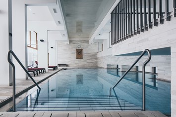 Skihotel: The Crystal Wellness Pool - The Crystal VAYA Unique