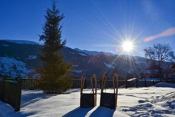 Skihotel: Schlittenfahren direkt am Haus - Chalets & Apartments Wachterhof