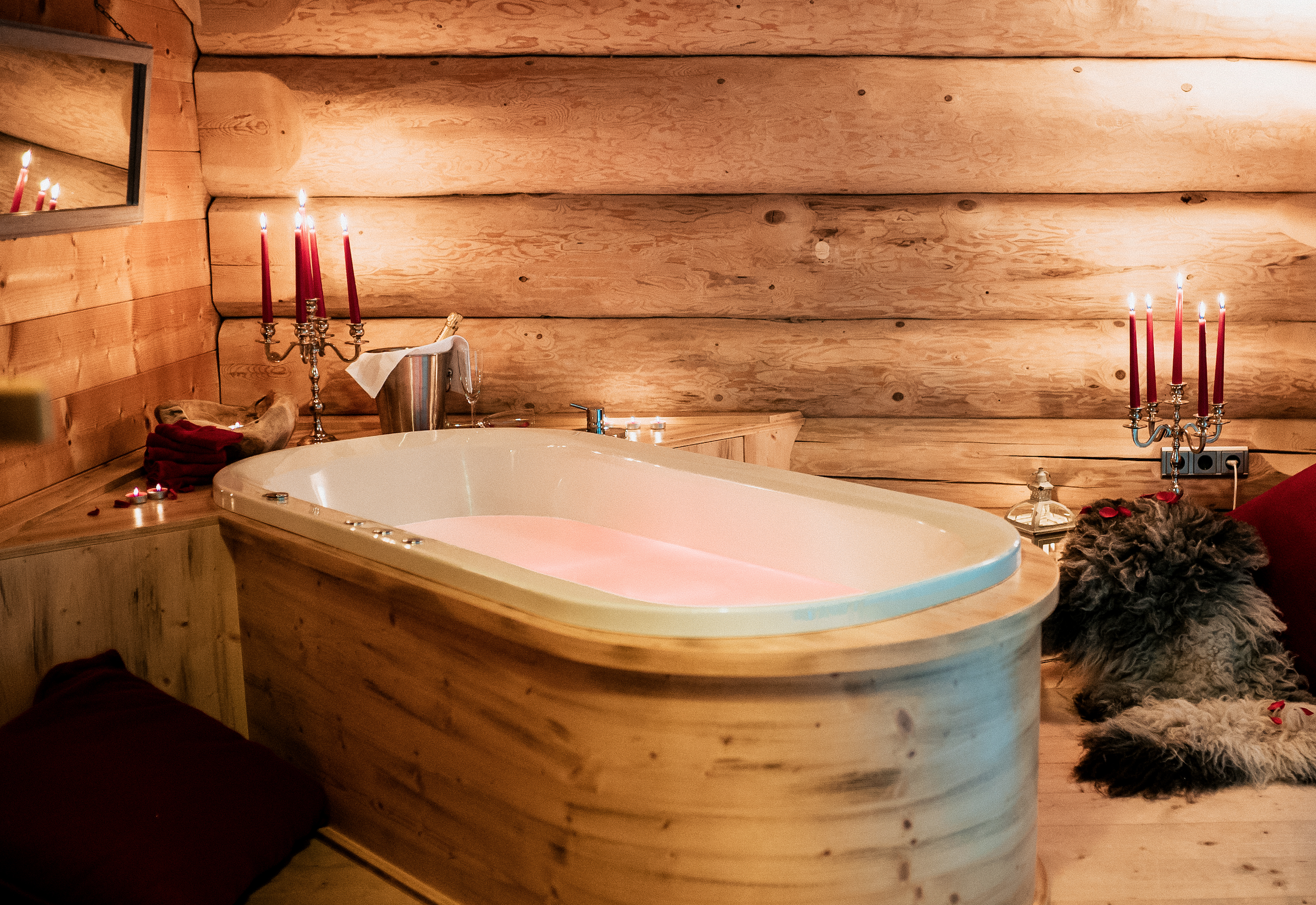 Skihotel: Whirlbadewanne im Hochkönigchalet - 1001meter by Hüttendorf Maria Alm - Wohnen | Schlafen