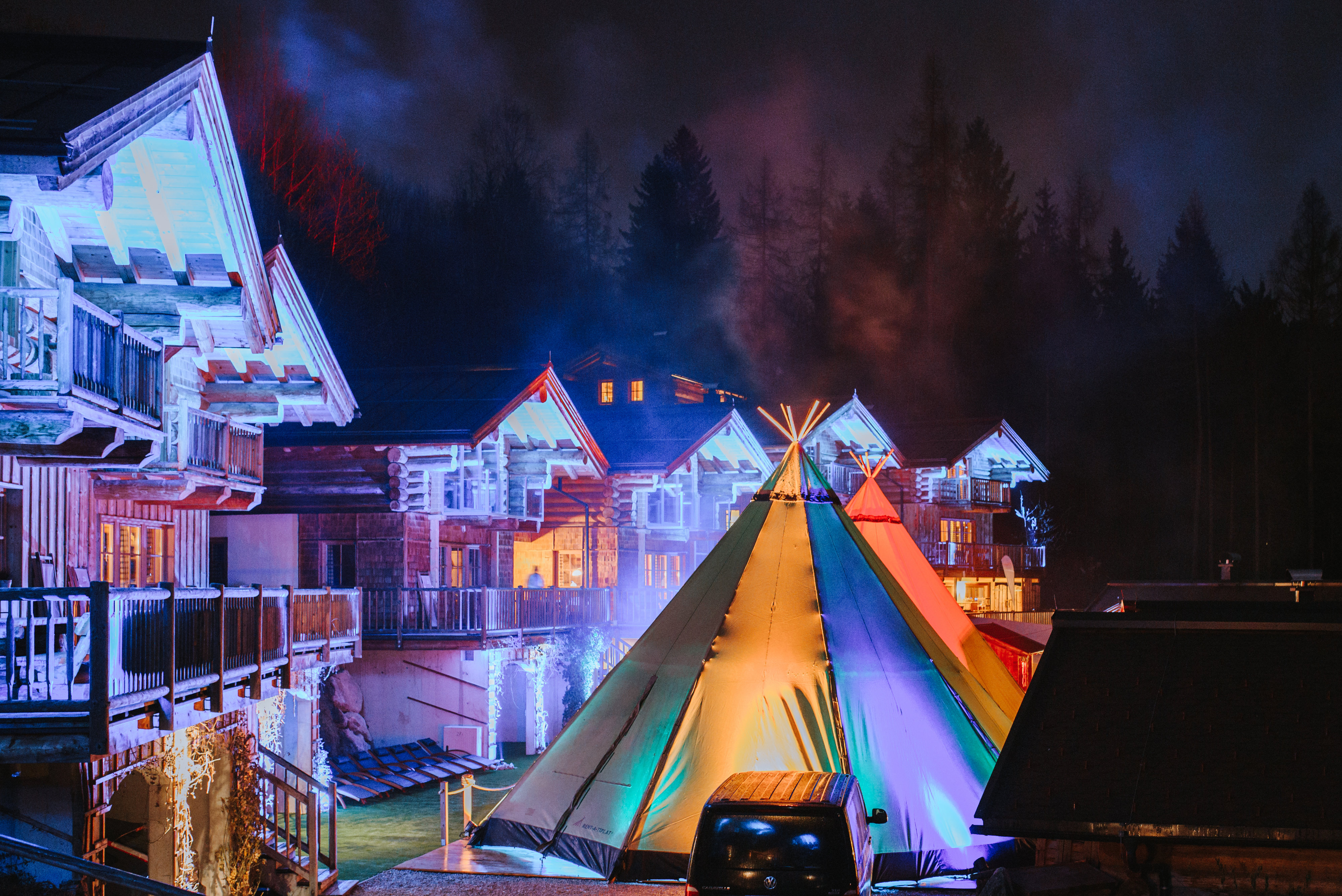 Skihotel: Events und Firmenfeiern sind bei uns möglich - 1001meter by Hüttendorf Maria Alm - Haus | Umgebung
