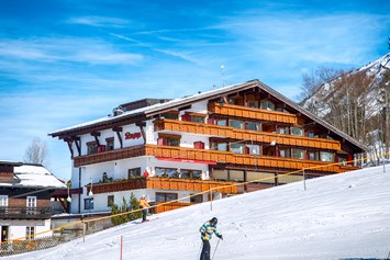 Skihotel: Ansicht Hotel Südseite zum Ideallift hin - Almhof Rupp - das Genießerhotel