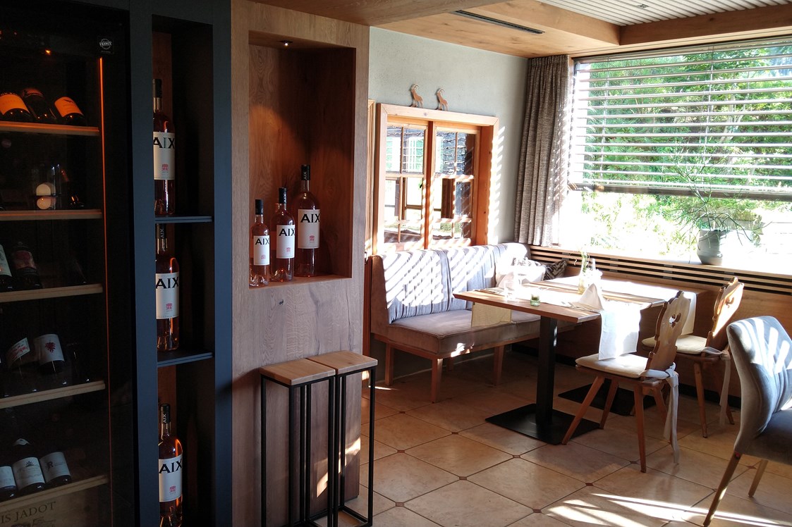Skihotel: Restaurant "Ausblick 83" mit Weinklimaschrank - Almhof Rupp - das Genießerhotel