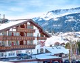 Skihotel: Ansicht Hotel Eingangsseite(Ost) mit Ifen im Hintergrund - Almhof Rupp - das Genießerhotel
