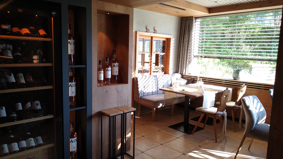 Skihotel: Restaurant "Ausblick 83" mit Weinklimaschrank - Der Almhof - das Genießerhotel