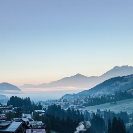Skihotel: Blick aus dem Tal im Winter Richtung Allgäu - Der Almhof - das Genießerhotel