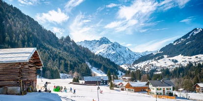 Hotels an der Piste - Mellau - Aussicht von unserer südseitigen Terrasse im Winter - Ski- und Aktivhotel Almhof Rupp