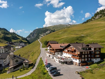 Hotels an der Piste - Mellau - Lage im Sommer - direkt an den Wanderwegen im Wandergebiet - Hotel Enzian
