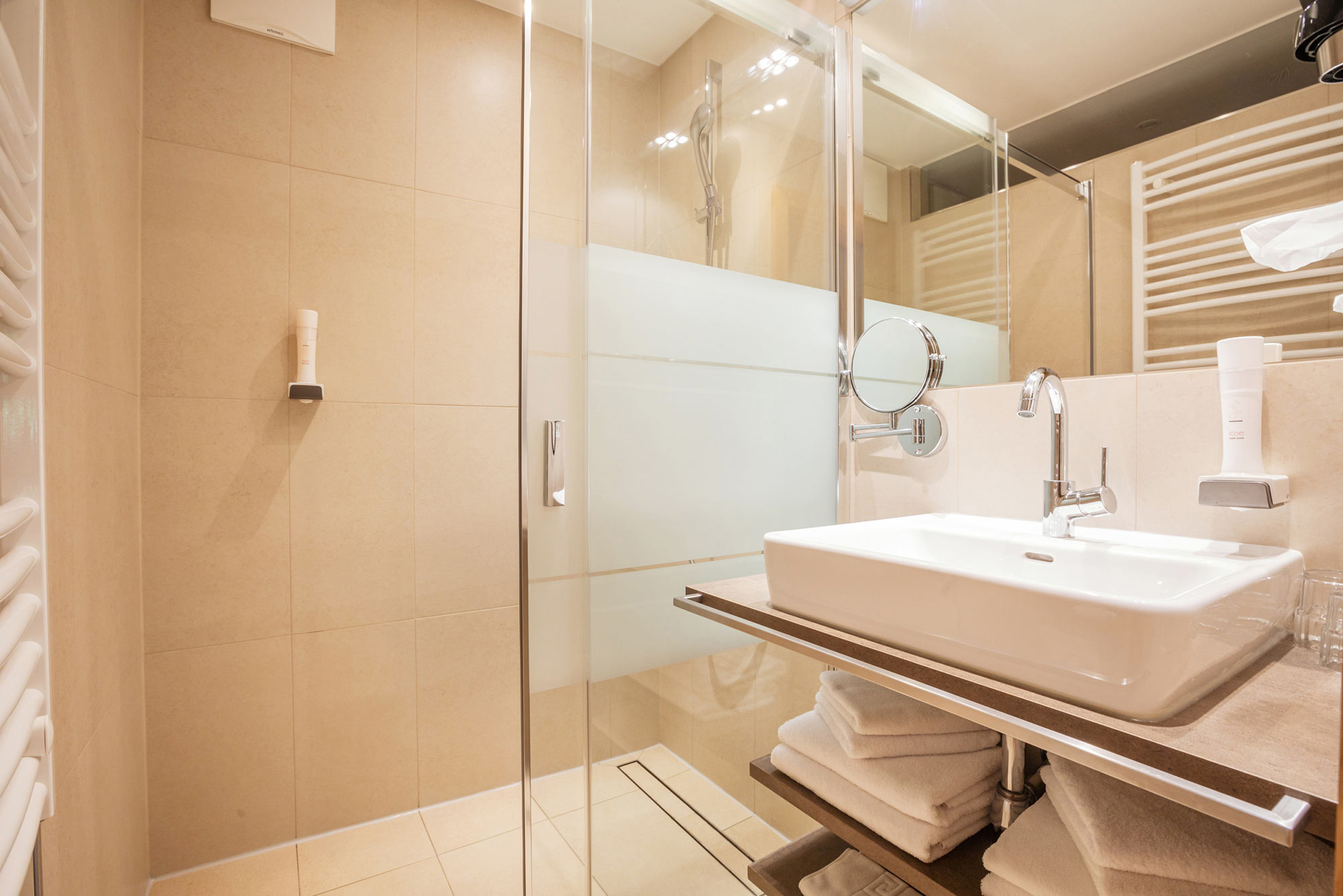 Skihotel: Moderne Badezimmer im Rosentalerhof Hotel & Appartements - Rosentalerhof Hotel und Appartements