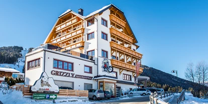 Hotels an der Piste - Skiverleih - Hotel-Außenansicht - Grizzly Sport & Motorrad Resort
