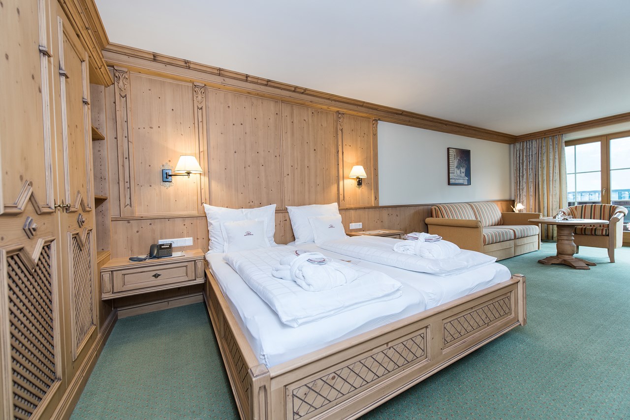 Wohlfühlhotel KERSCHDORFER - alpine hotel · garni superior · adults only Zimmerkategorien Juniorsuite Hochzillertal